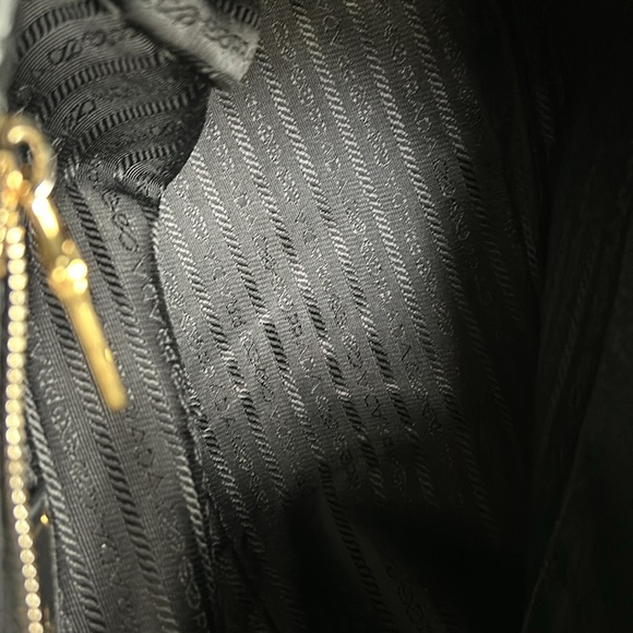 *Sold*  PRADA Black Vitello Daino Leather Zip-Top Hobo Bag BR4311 - Picture 17 of 17